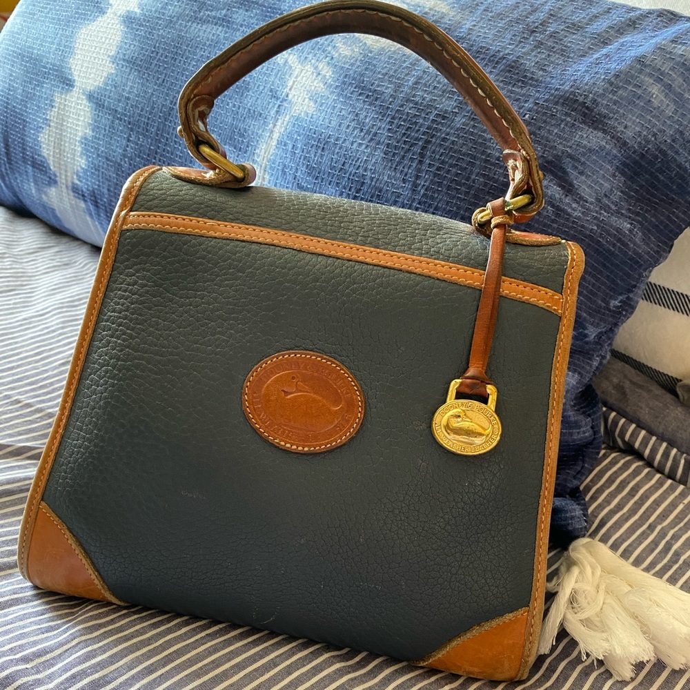 {Dooney & Bourke} Vintage One Handle Satchel GUC